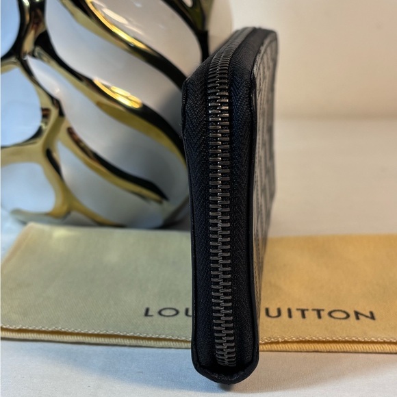 Louis Vuitton Damier Infini Wallet - Picture 3 of 16